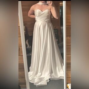 Elegant White Wedding Dress